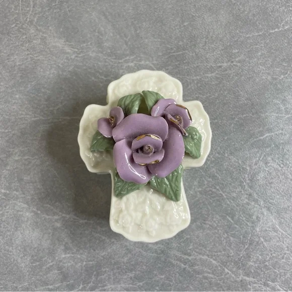 Vintage Porcelain Purple Floral Cross Small Box and Lid for Jewelry/Rings - Picture 6 of 7